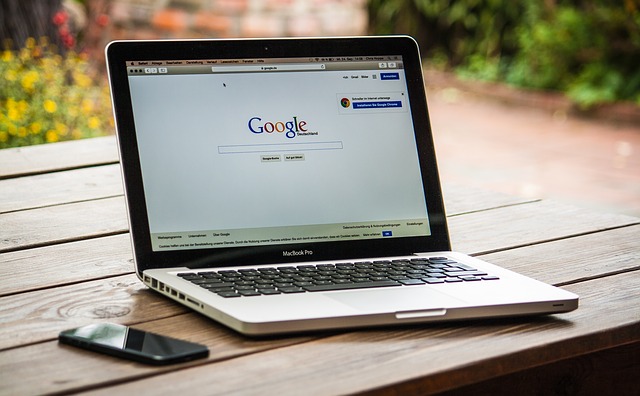 google na monitoru