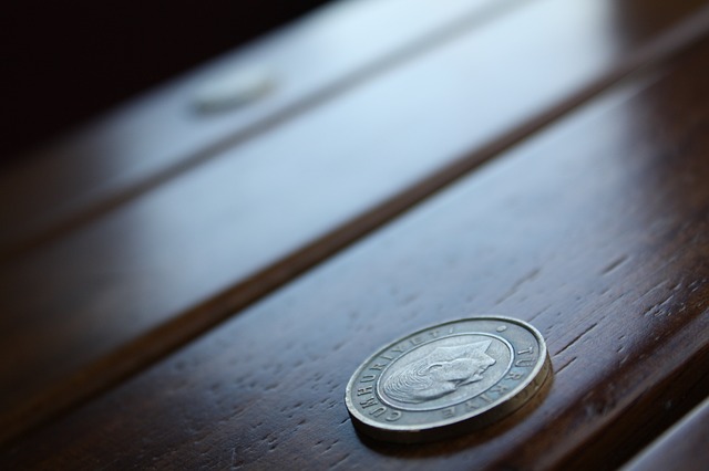mince na stole