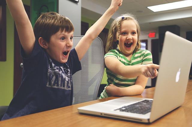 děti tráví stále více času na internetu